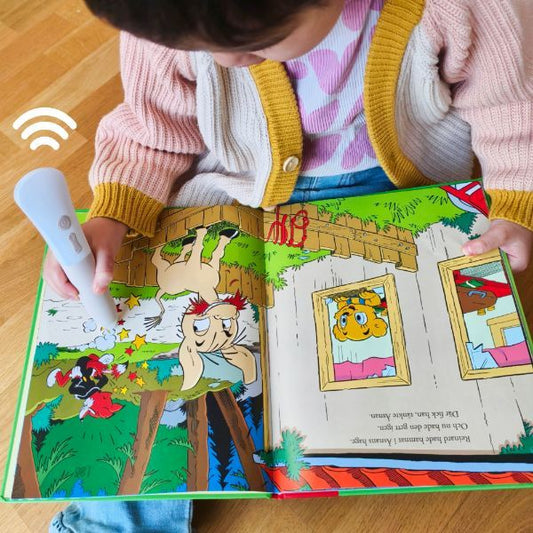 Barn som läser Readioo-boken Nalle-Maja med läspenna