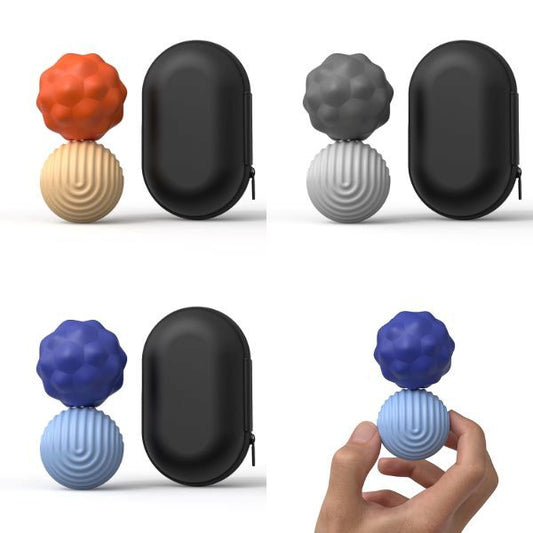 Tre set sensoriska fidgetbollar Large i olika färger med svart fodral, visade både tillsammans och i hand.