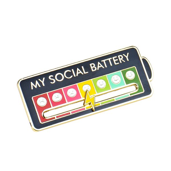 Framsida av My Social Battery pin – Pin med flyttbar indikator som tydligt visar din sociala energinivå.