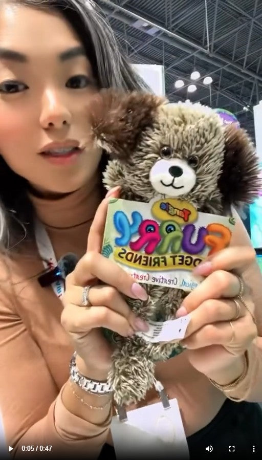 Video på Tangle Furry Fidget Friends från serie 2, sensoriska leksaker för fokus och taktil stimulans.