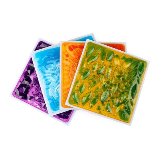 Sensoriska golvplattor i 3D-design liggande i ett överlappande mönster