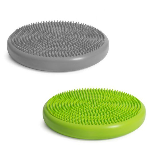 Taktila sittkuddar i grått och grönt med piggar för balans och sensorisk stimulans.