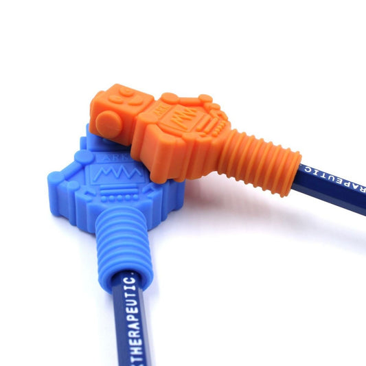 Närbild på robotformad Tuggpenntopp RoboChew, ihålig ände för pennan.