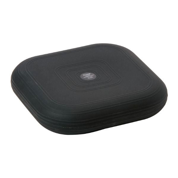 Baksida på en luftfylld ergonomisk svart sittkudde som förbättrar hållning, balans och ryggstyrka vid kontorsarbete och träning.