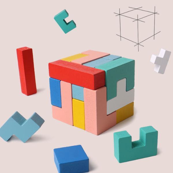 3D-kub byggd av träklossar från tetris pusslet