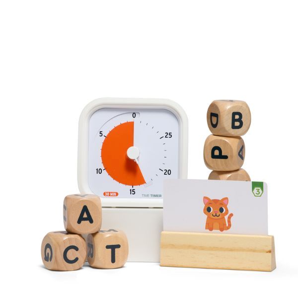 Time Timer MOD 30 min bredvid leksaker som stöd för barn i lek och vardagsrutiner.