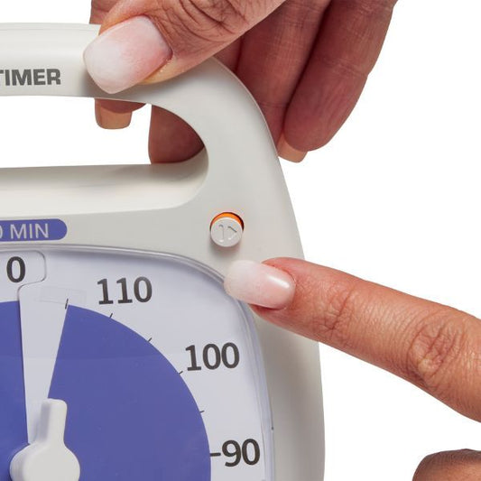 Närbild på Time Timer PLUS 120 min som visar pausknapp och tydlig display