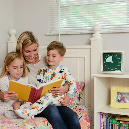 Time Timer RETRO Eco grön timer i barnrum hjälper familjen skapa lugn och struktur vid läsning.