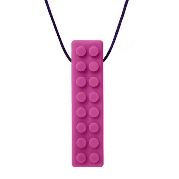 Tugghalsband Brick Stick i cerise med taktila knoppar, perfekt för sensorisk stimulans.