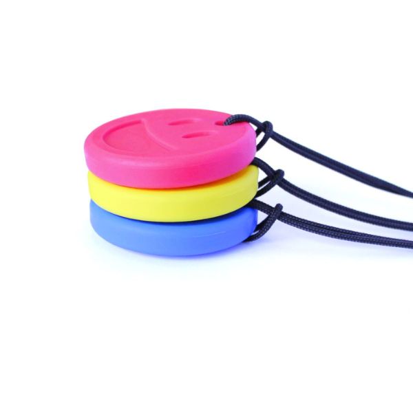 Flera Smiley Face-halsband staplade i olika färger för NPF-behov