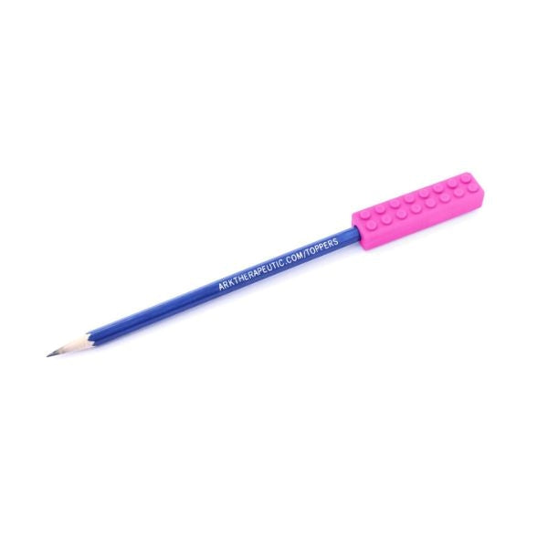 Rosa Brick Stick ger taktil feedback och minskar pennbitning.